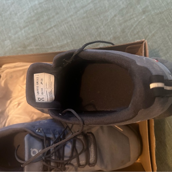 On cloud waterproof size 10 - Picture 3 of 3